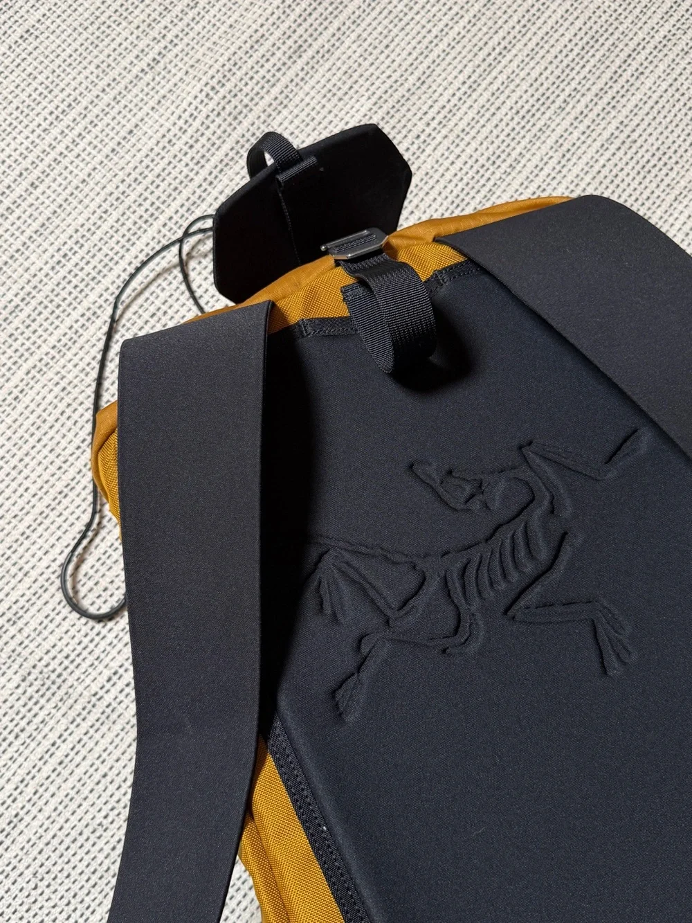 Arc'teryx Arro 20 | Black and Yellow | Backpack